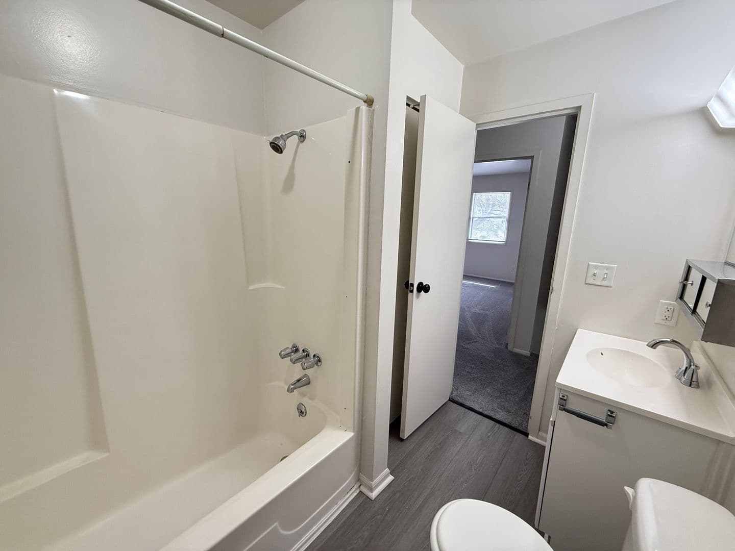 Jackson Apartment: 1482-1488 Longfellow Ave
