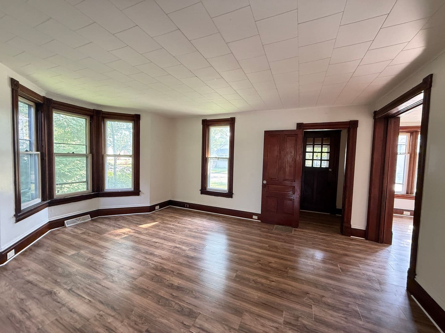 Jackson Apartment: 306 N Elm Ave