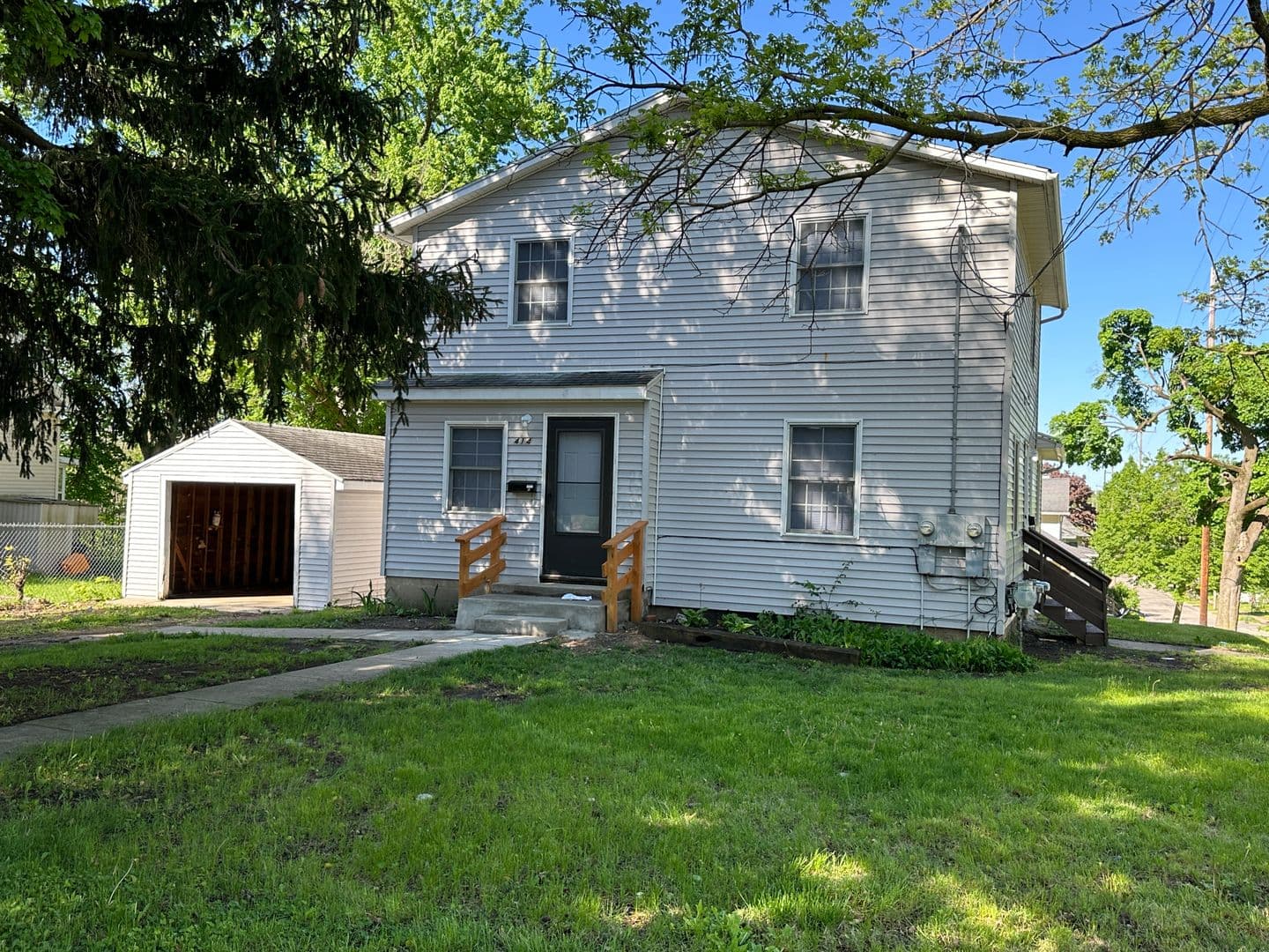 Jackson Apartment: 414 N State St