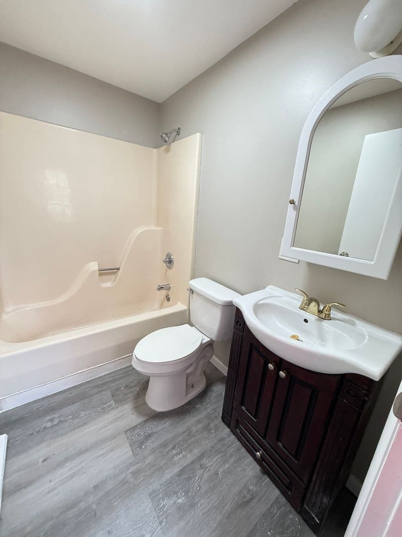 Jackson Apartment: 414 N State St