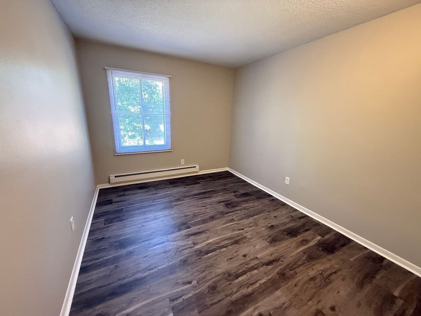 Jackson Apartment: 541 Wildwood Ave
