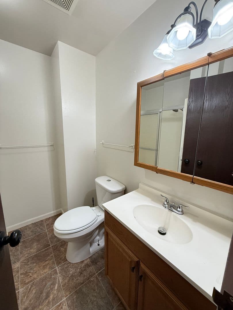 Jackson Apartment: 1450-1460 Longfellow Ave