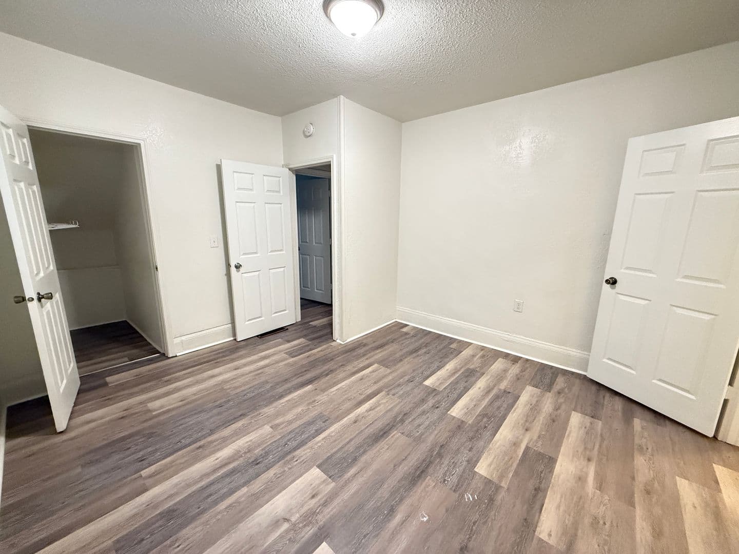 Jackson Apartment: 107 W Wilkins St