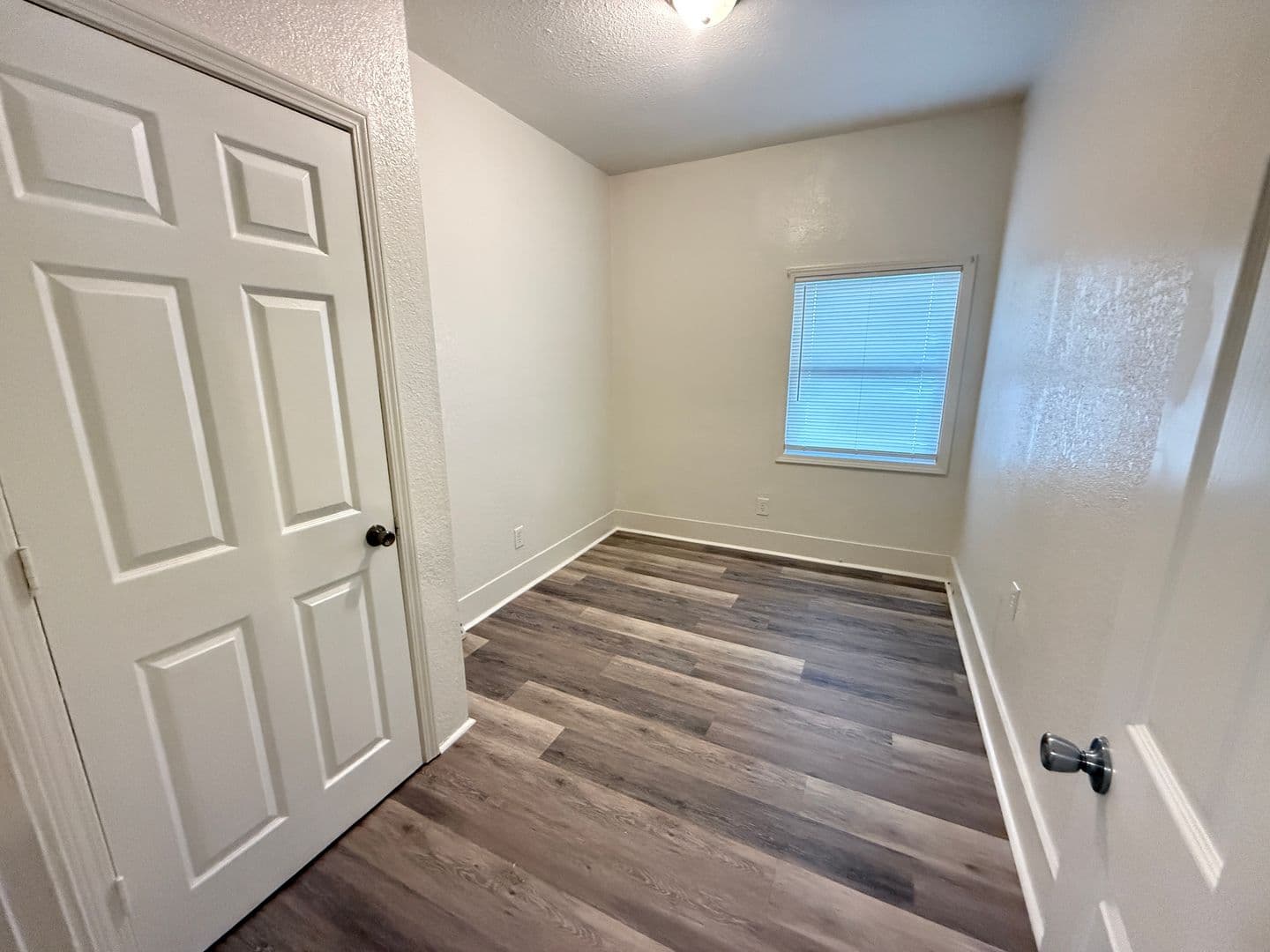 Jackson Apartment: 107 W Wilkins St