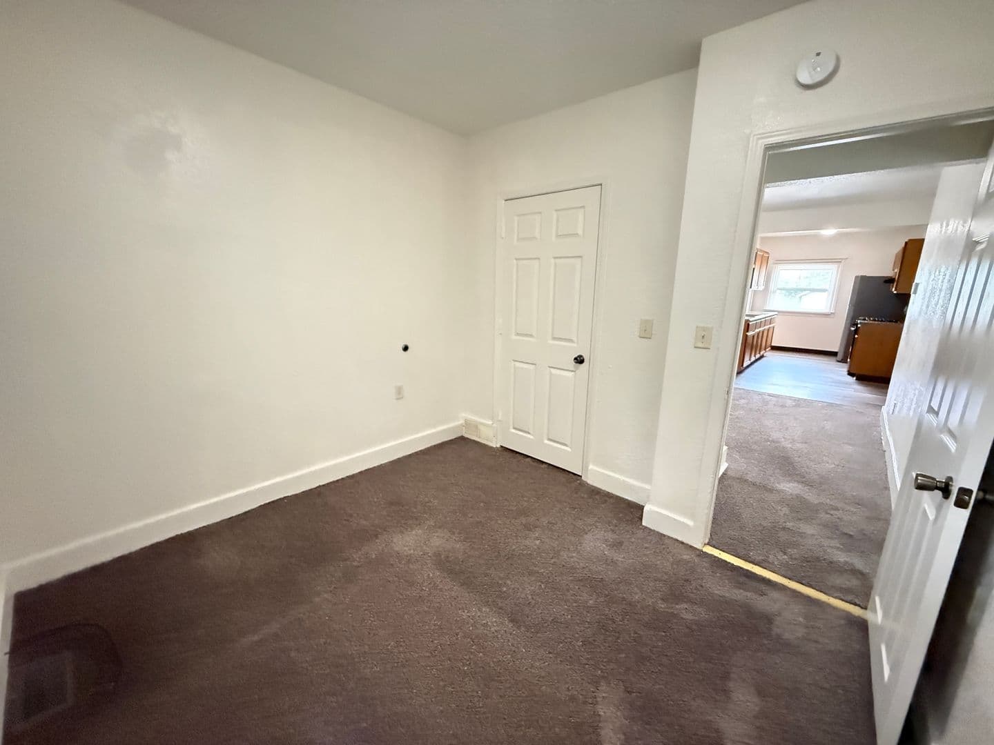Jackson Apartment: 107 W Wilkins St