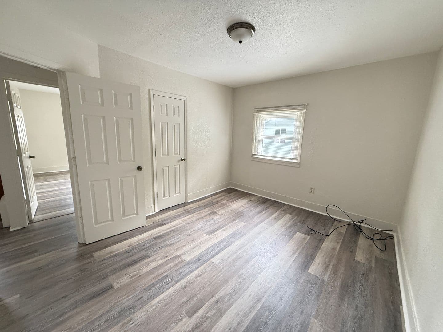 Jackson Apartment: 107 W Wilkins St