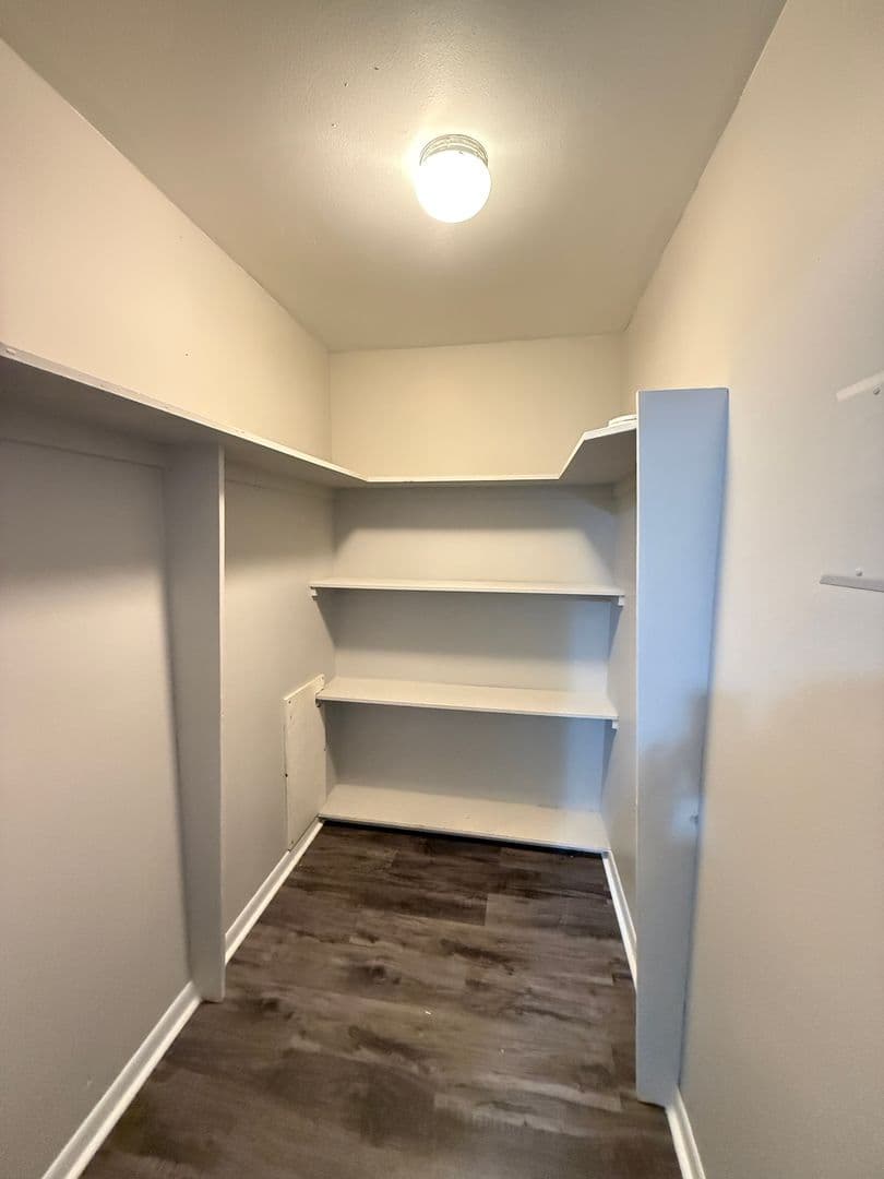 Jackson Apartment: 541 Wildwood Ave