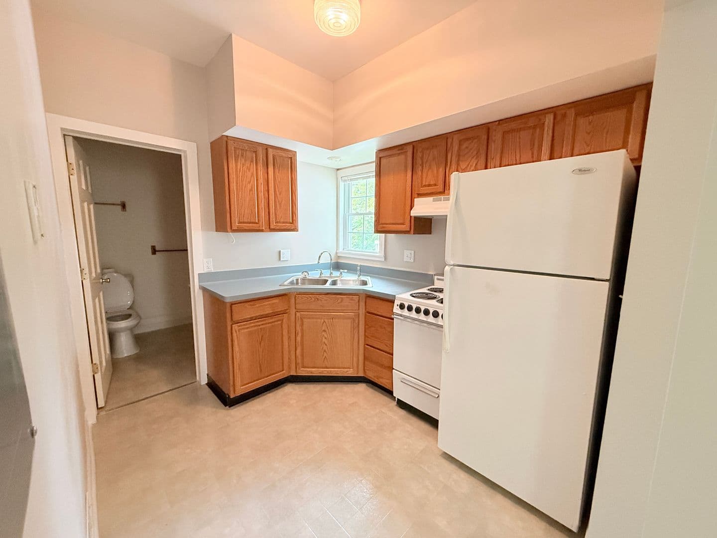 Jackson Apartment: 315 W Trail St