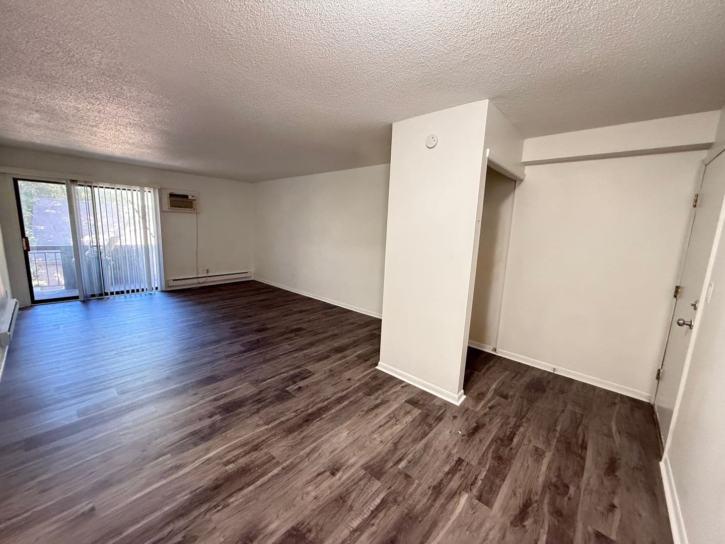 Jackson Apartment: 541 Wildwood Ave