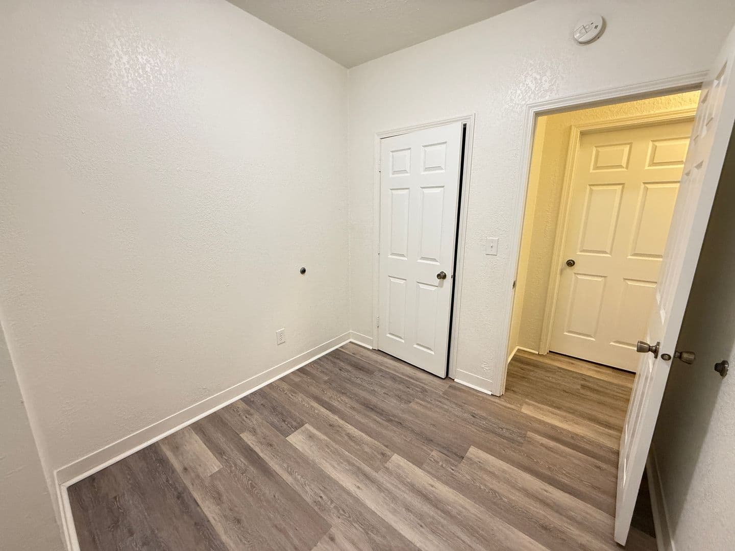 Jackson Apartment: 107 W Wilkins St