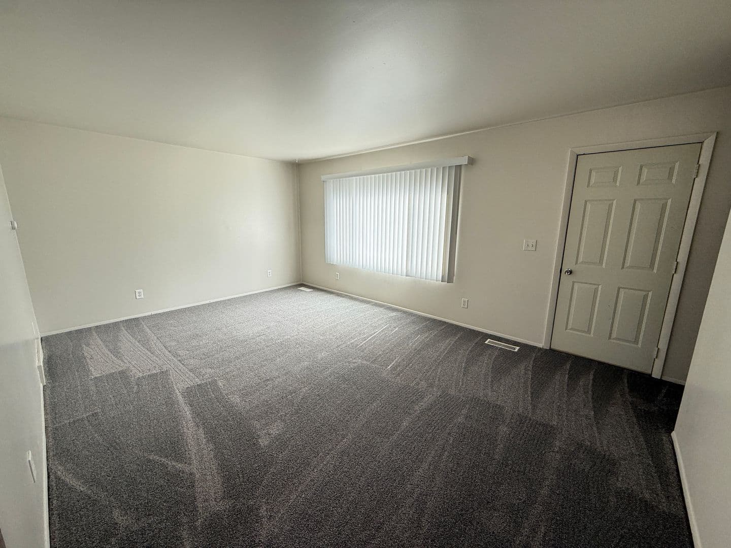 Jackson Apartment: 1482-1488 Longfellow Ave