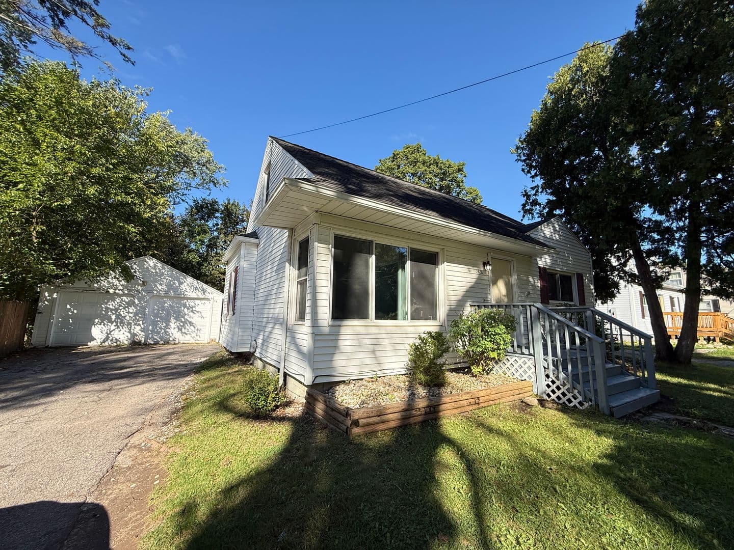 Jackson House: 2428 Midday St