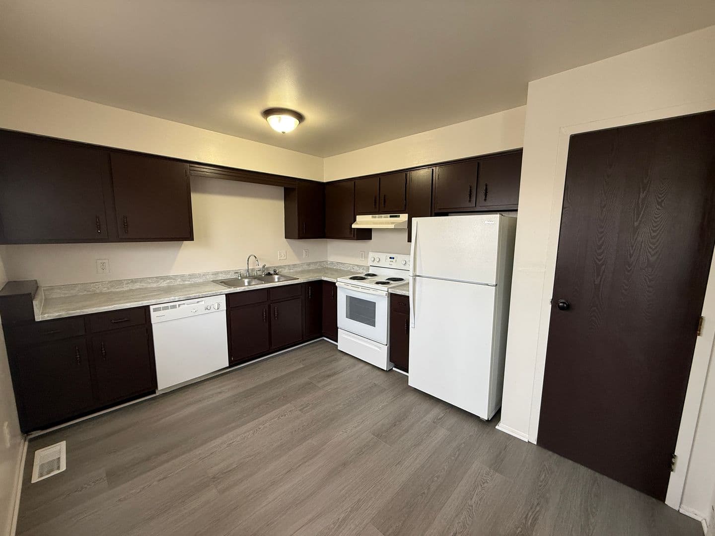 Jackson Apartment: 1482-1488 Longfellow Ave