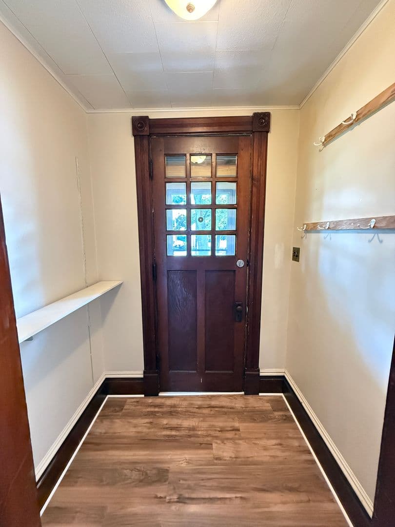 Jackson Apartment: 306 N Elm Ave