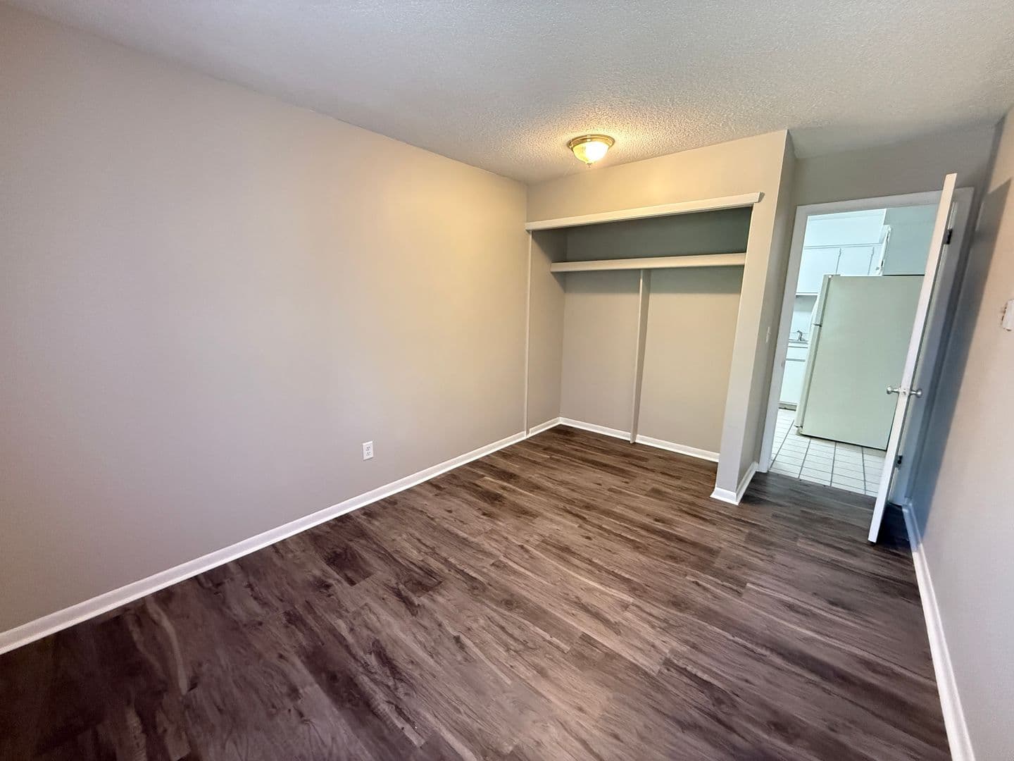 Jackson Apartment: 541 Wildwood Ave
