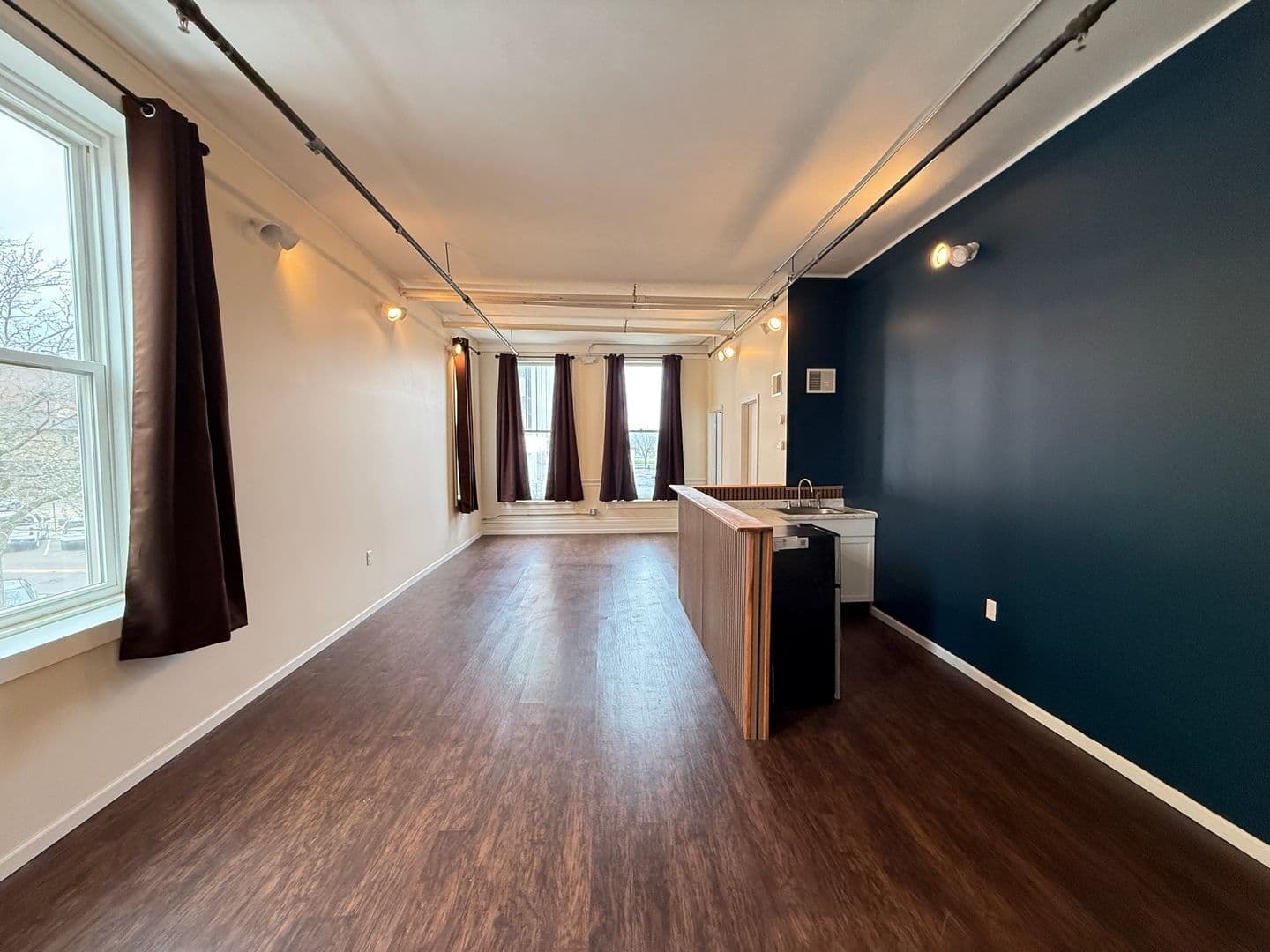 Jackson Apartment: 125 E Michigan Ave