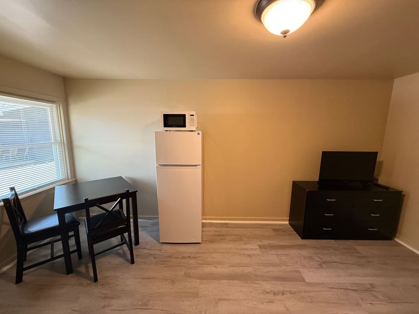 Jackson Apartment: 7657 Ann Arbor Rd
