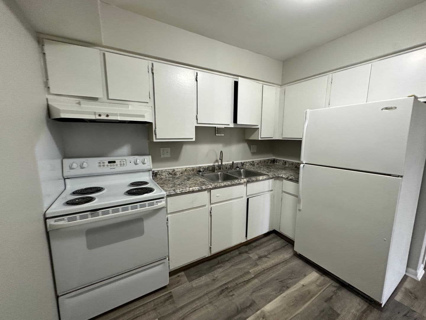 Jackson Apartment: 541 Wildwood Ave