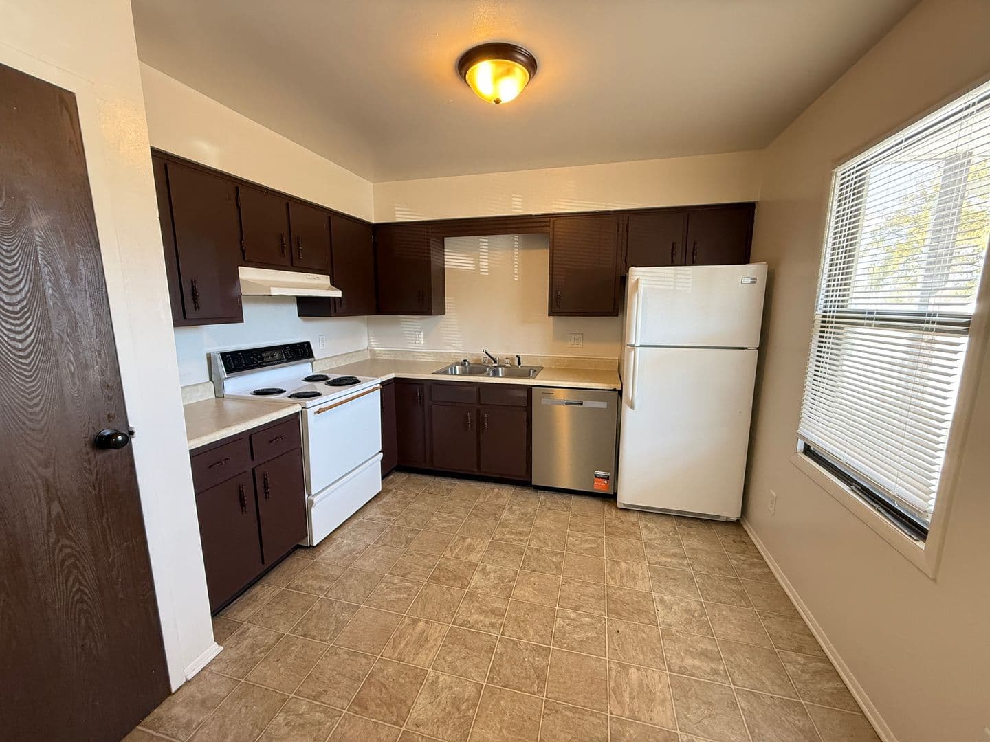 Jackson Apartment: 1450-1460 Longfellow Ave