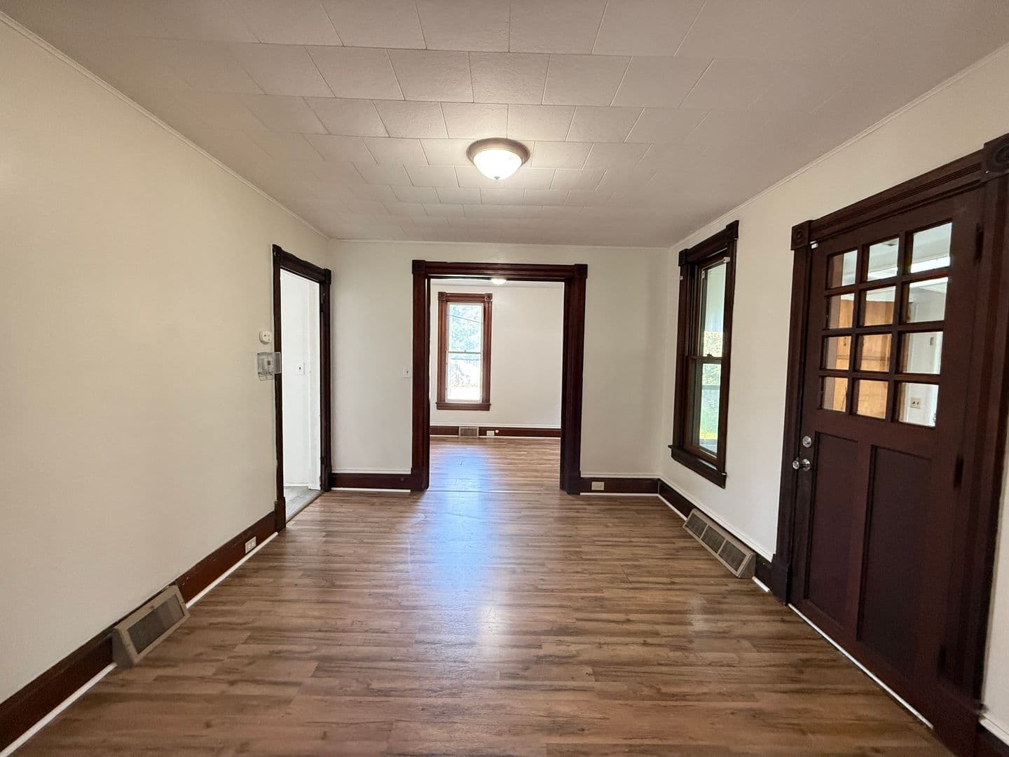 Jackson Apartment: 306 N Elm Ave