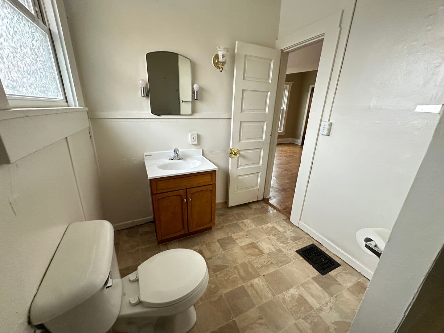 Adrian Apartment: 137 Park St