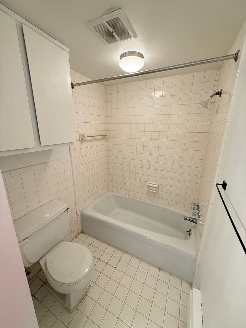 Jackson Apartment: 541 Wildwood Ave