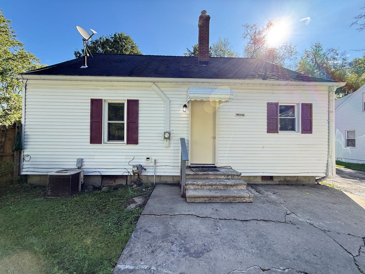 Jackson House: 2428 Midday St