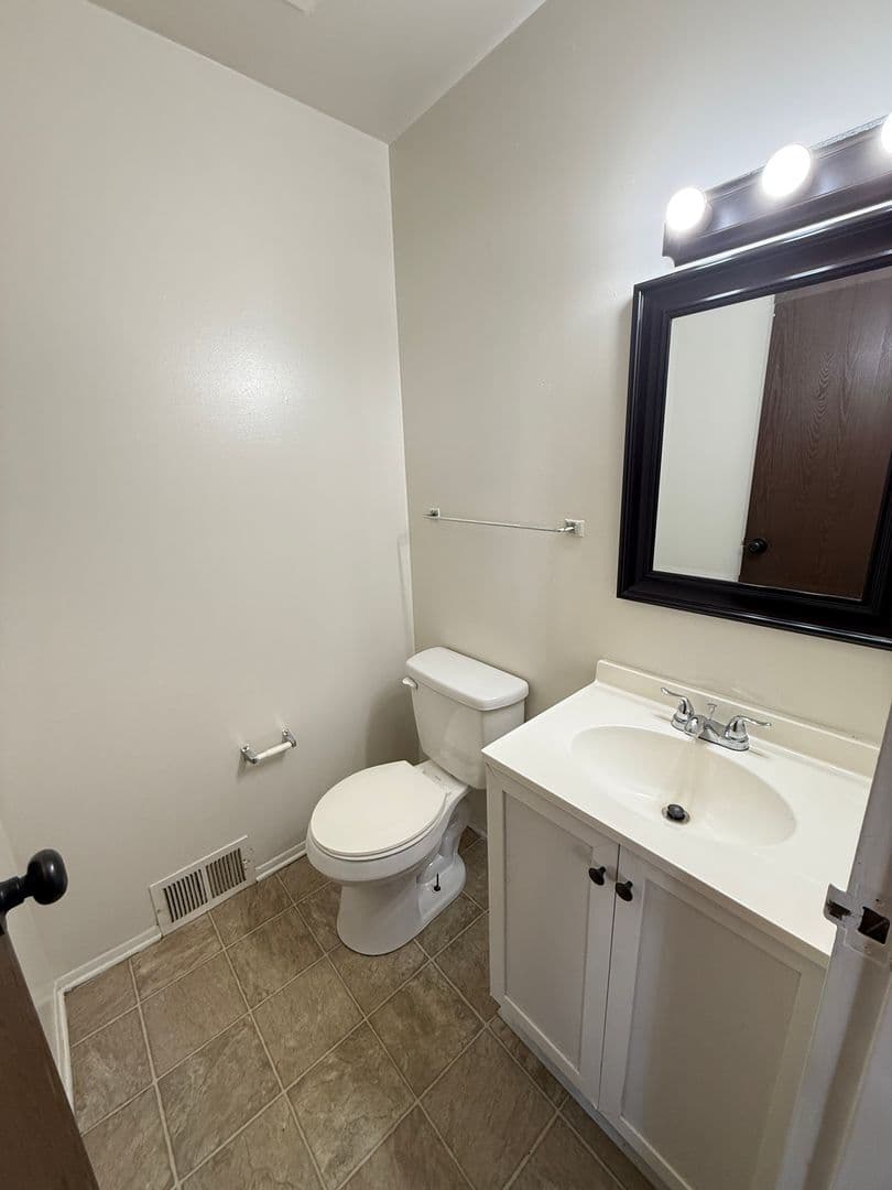 Jackson Apartment: 1450-1460 Longfellow Ave