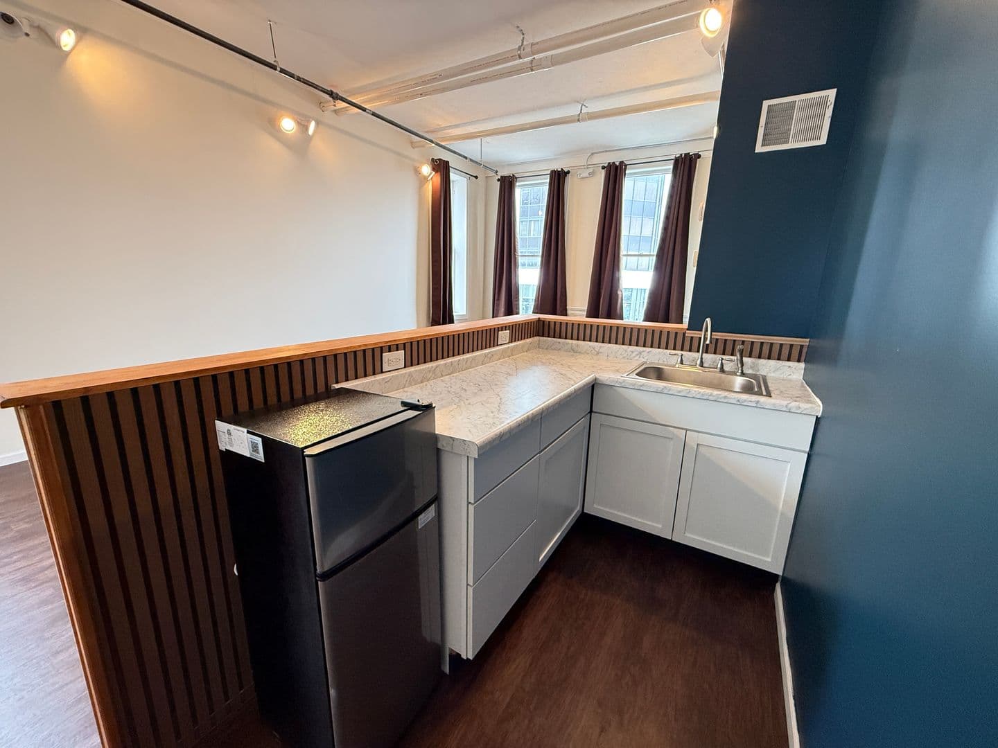 Jackson Apartment: 125 E Michigan Ave