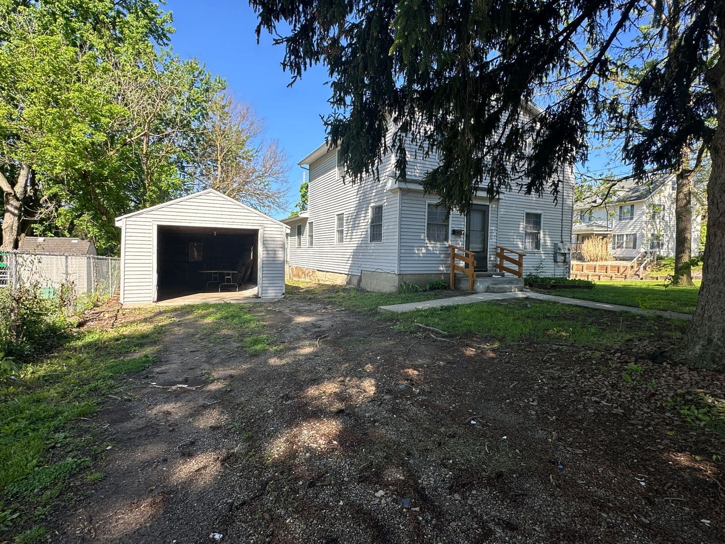 Jackson Apartment: 414 N State St
