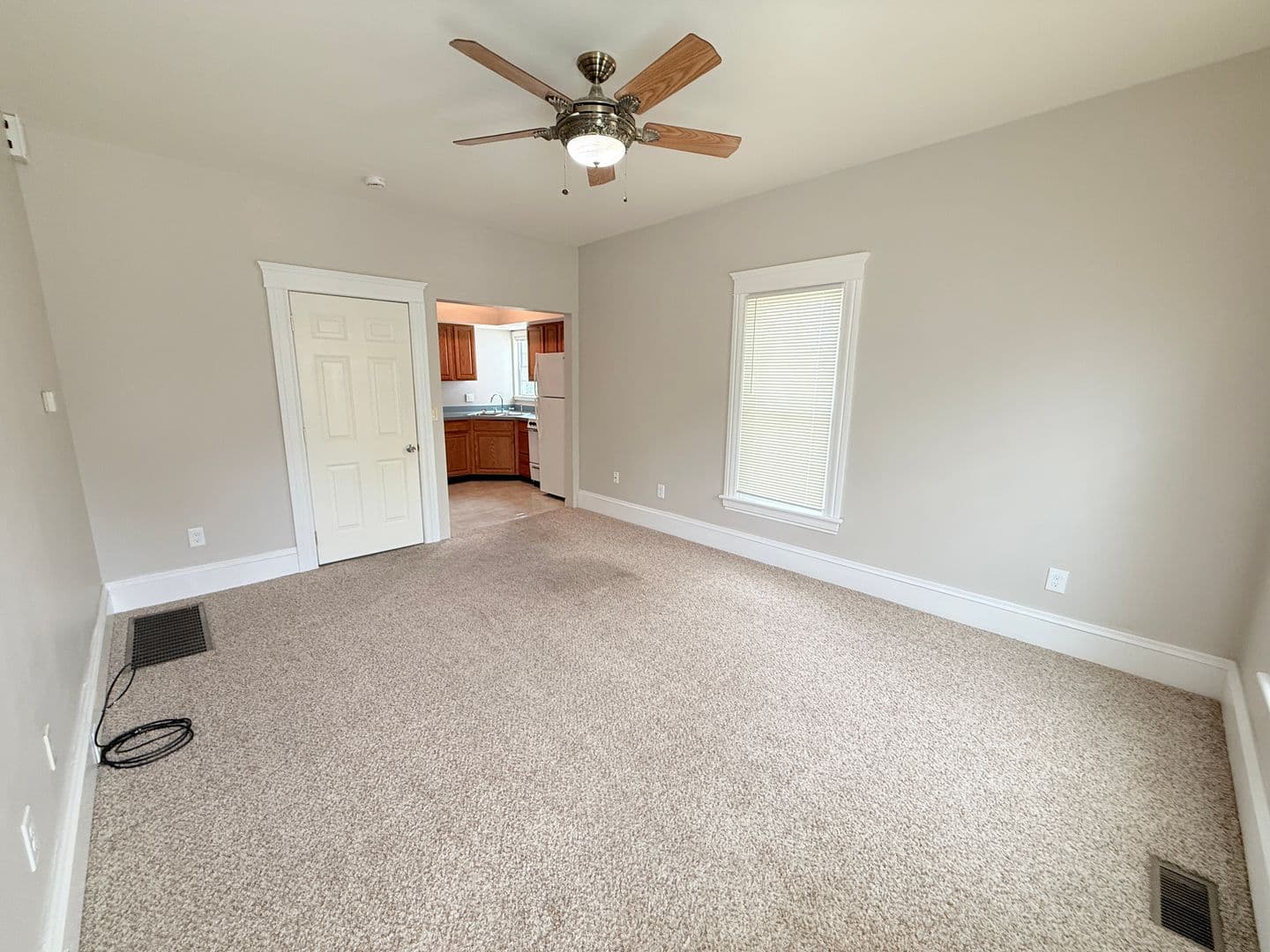 Jackson Apartment: 315 W Trail St