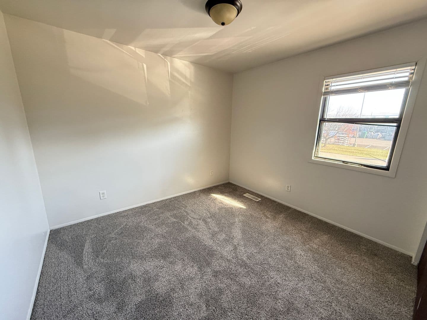 Jackson Apartment: 1450-1460 Longfellow Ave