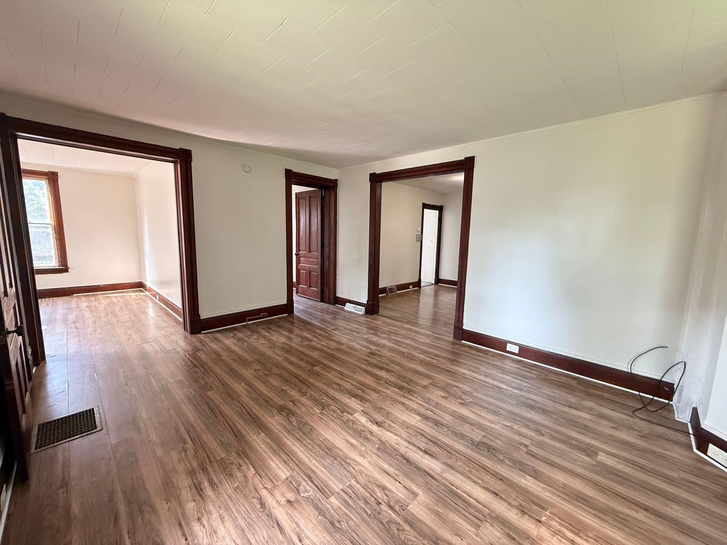 Jackson Apartment: 306 N Elm Ave