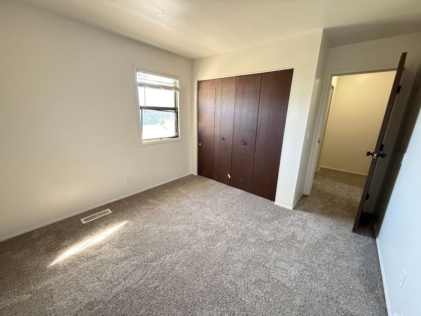 Jackson Apartment: 1450-1460 Longfellow Ave