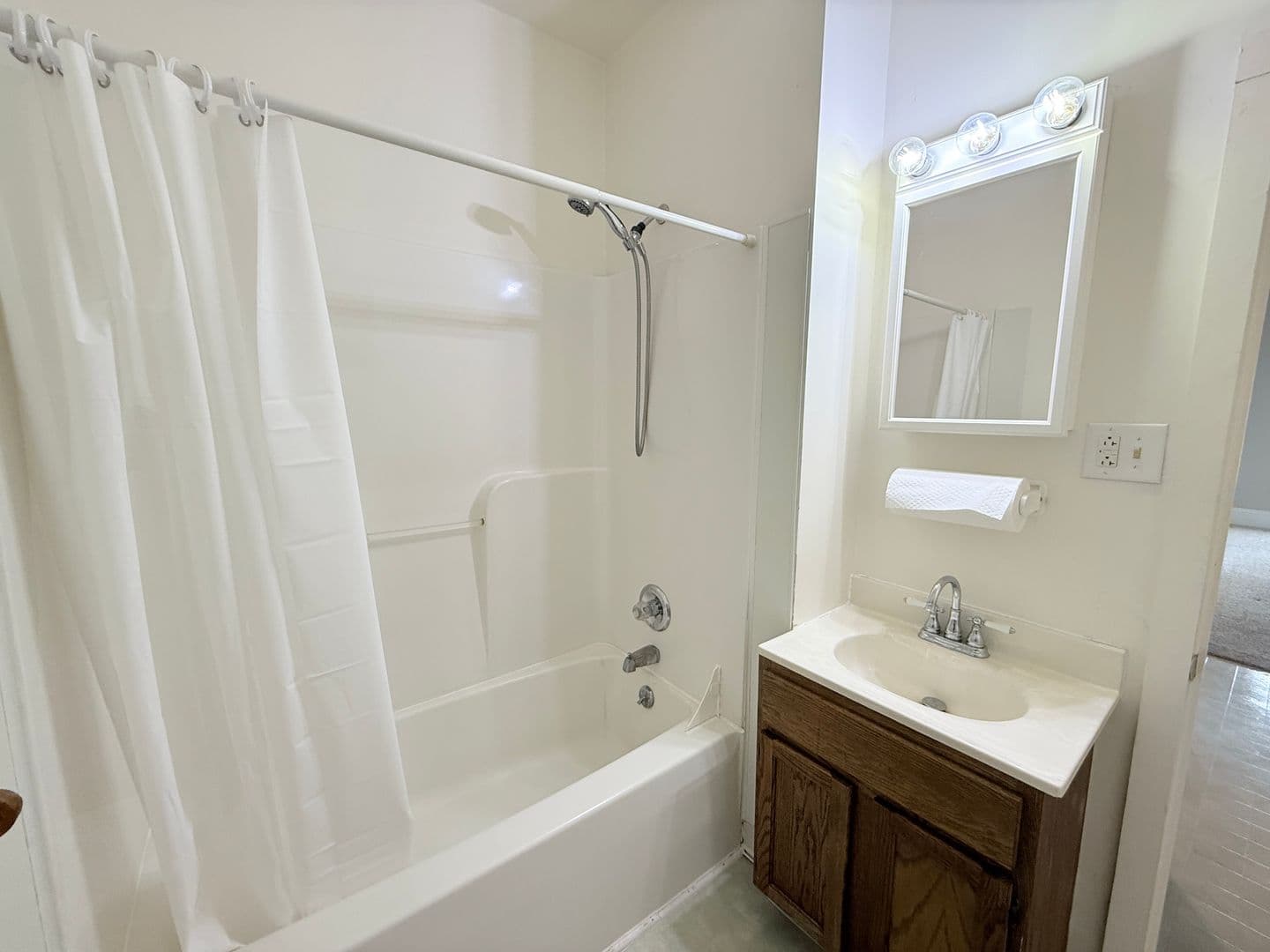 Jackson Apartment: 315 W Trail St