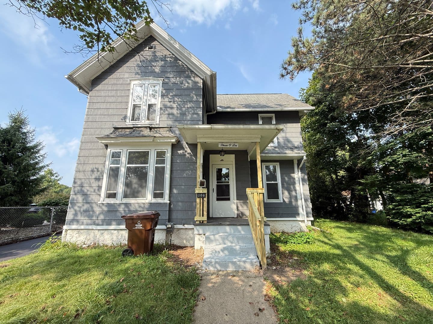 Jackson Apartment: 306 N Elm Ave