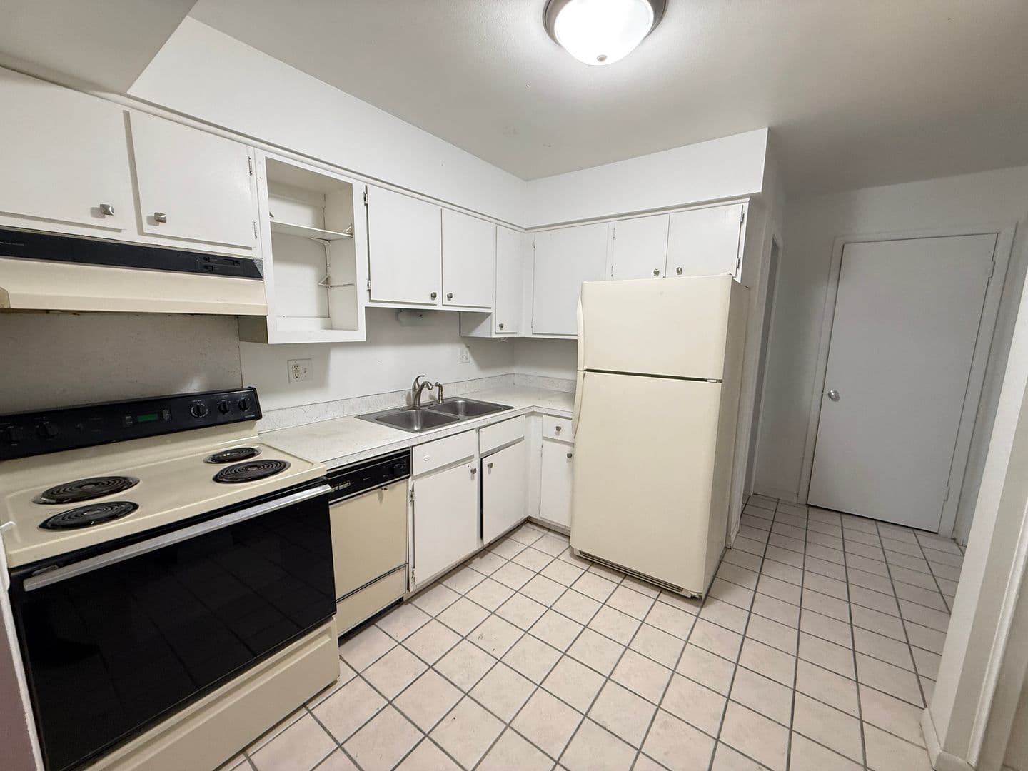 Jackson Apartment: 541 Wildwood Ave