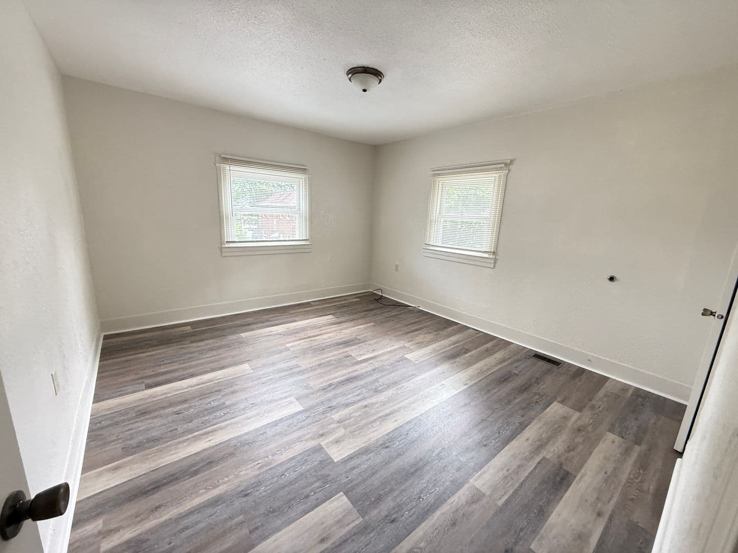 Jackson Apartment: 107 W Wilkins St