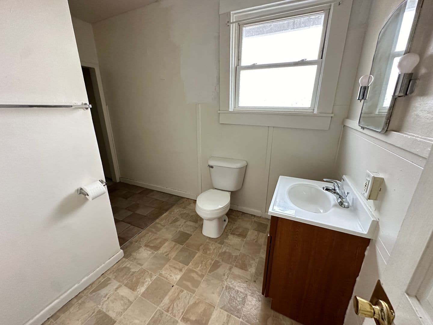 Adrian Apartment: 137 Park St