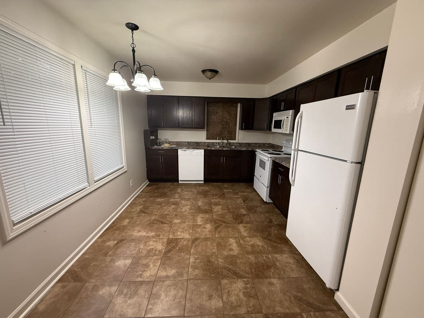 Jackson Apartment: 1430-1446 Longfellow Ave