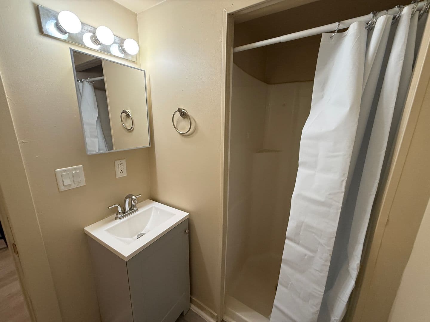 Jackson Apartment: 7657 Ann Arbor Rd