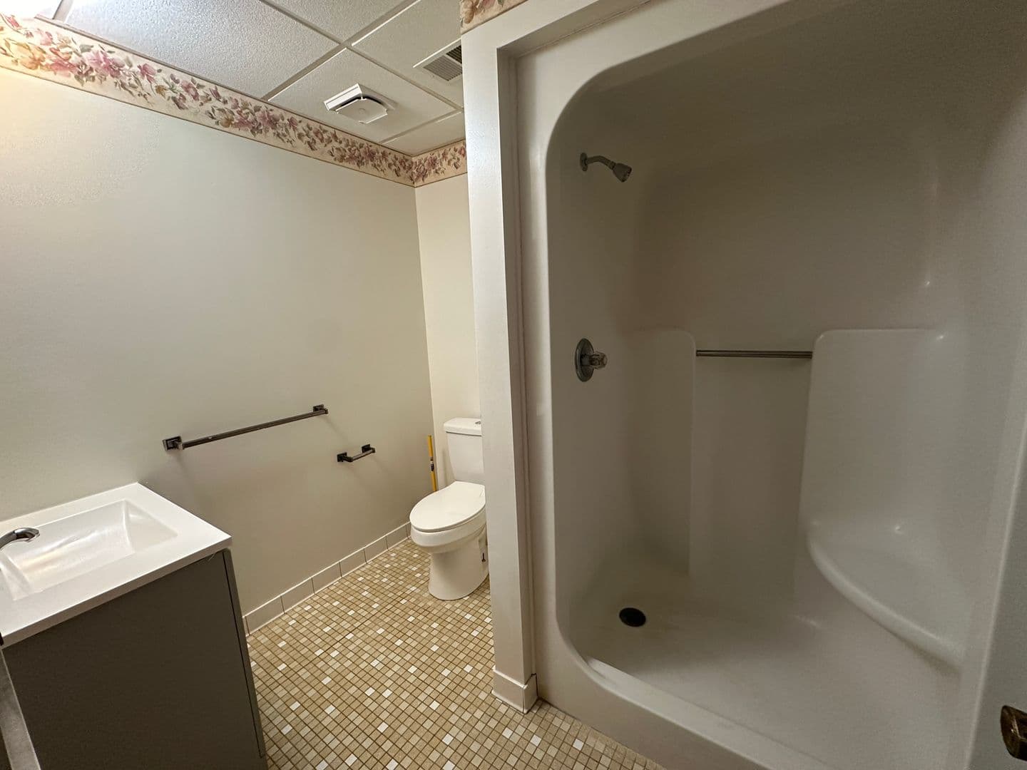 Stockbridge Apartment: 120 E Herbert St