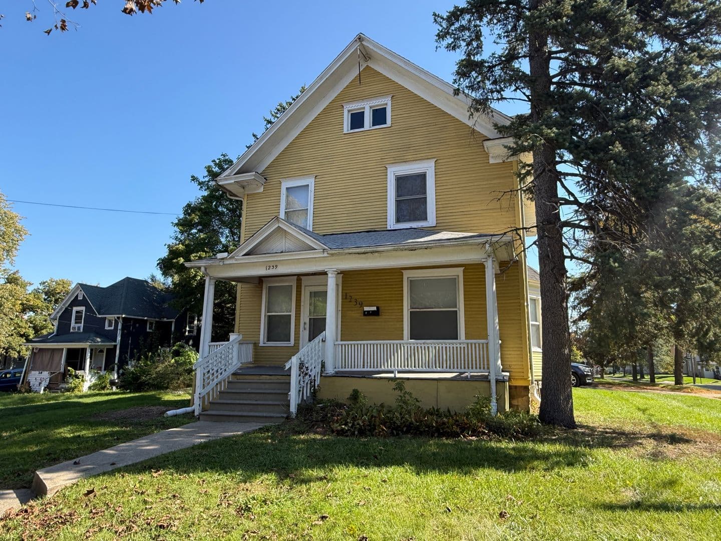 Jackson Apartment: 1239 Greenwood Ave