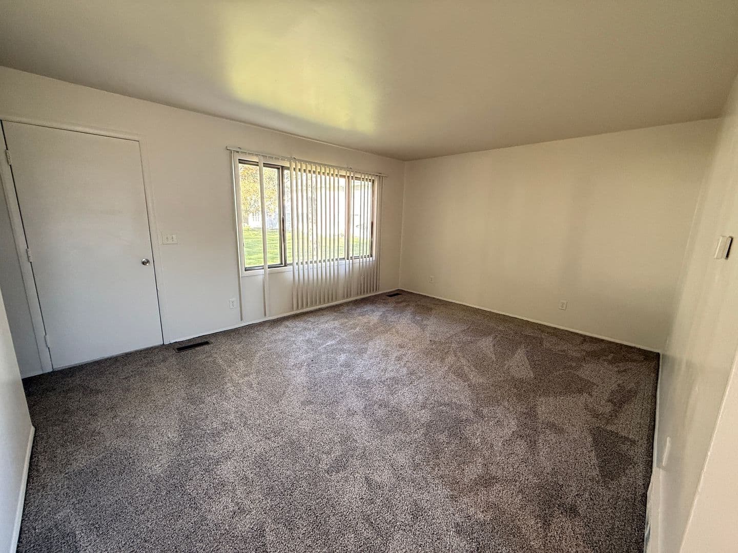 Jackson Apartment: 1450-1460 Longfellow Ave
