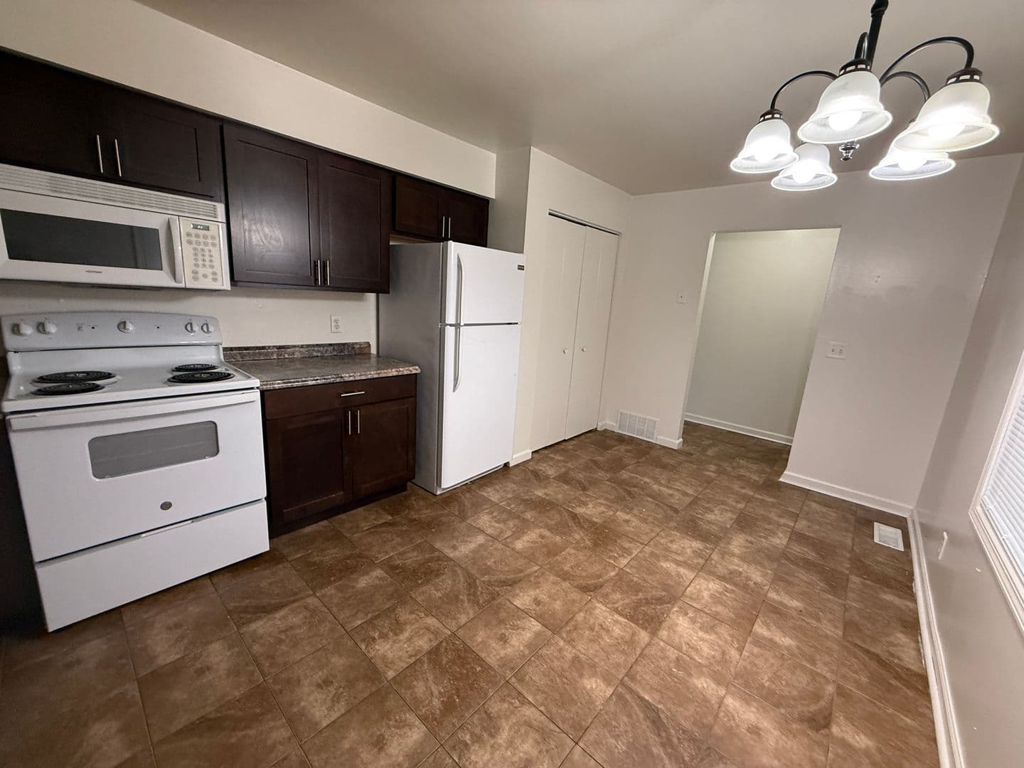 Jackson Apartment: 1430-1446 Longfellow Ave