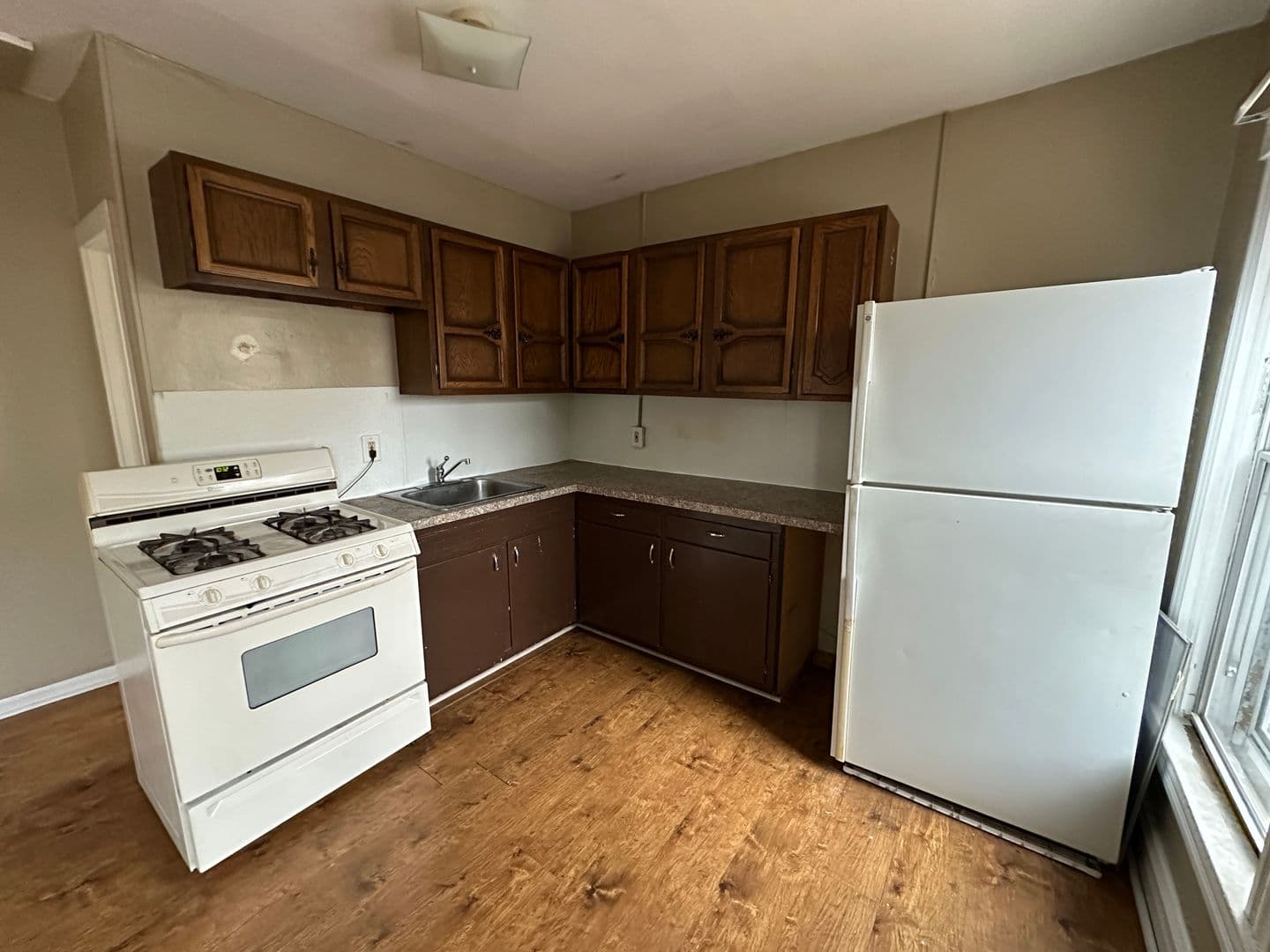 Adrian Apartment: 137 Park St