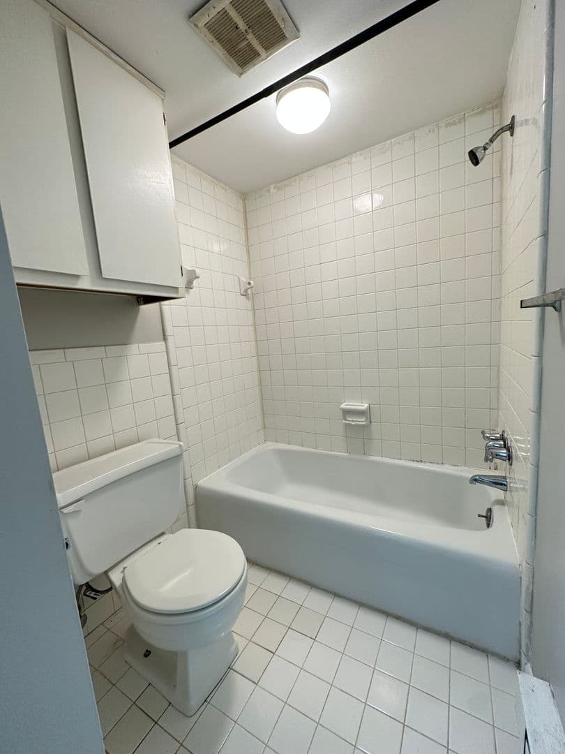 Jackson Apartment: 541 Wildwood Ave