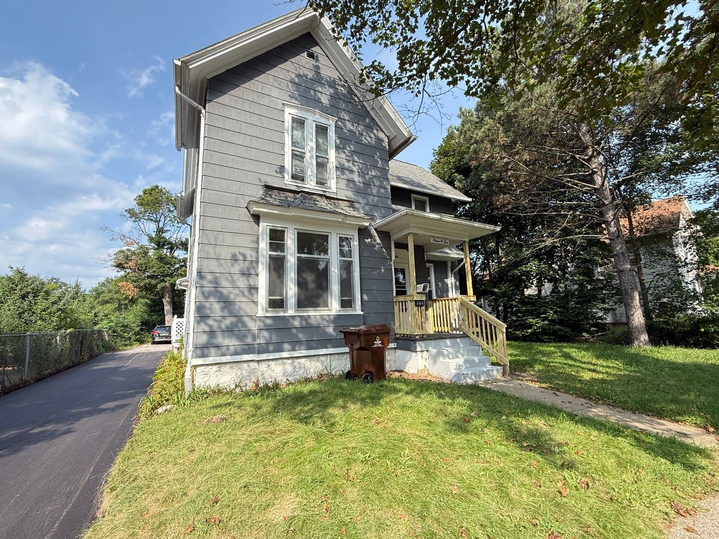 Jackson Apartment: 306 N Elm Ave