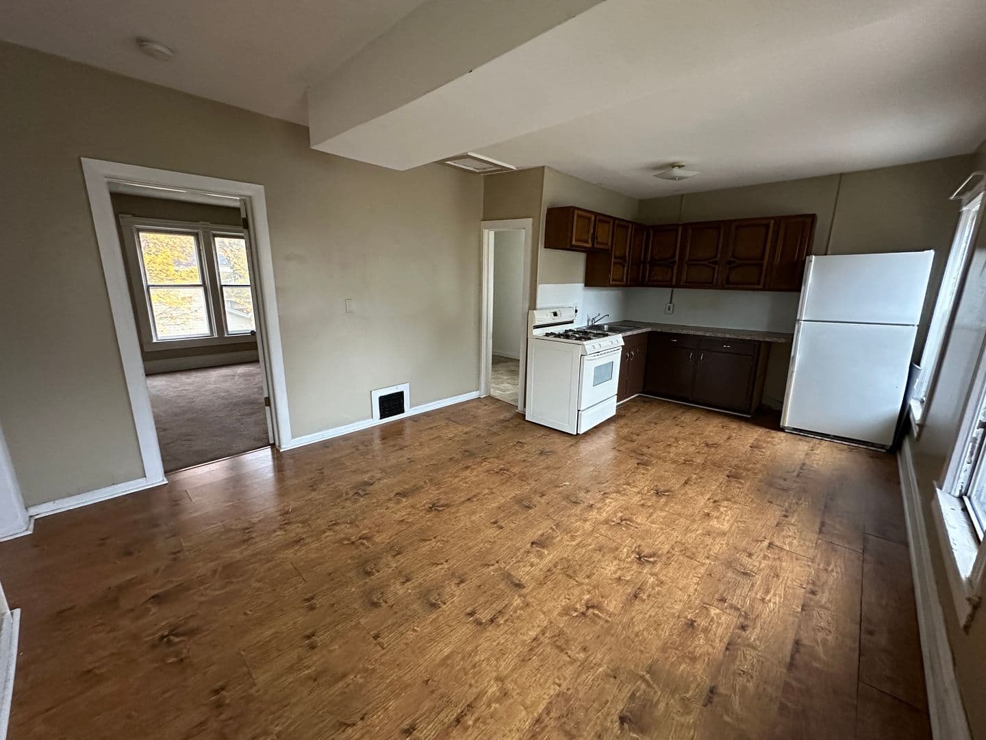 Adrian Apartment: 137 Park St
