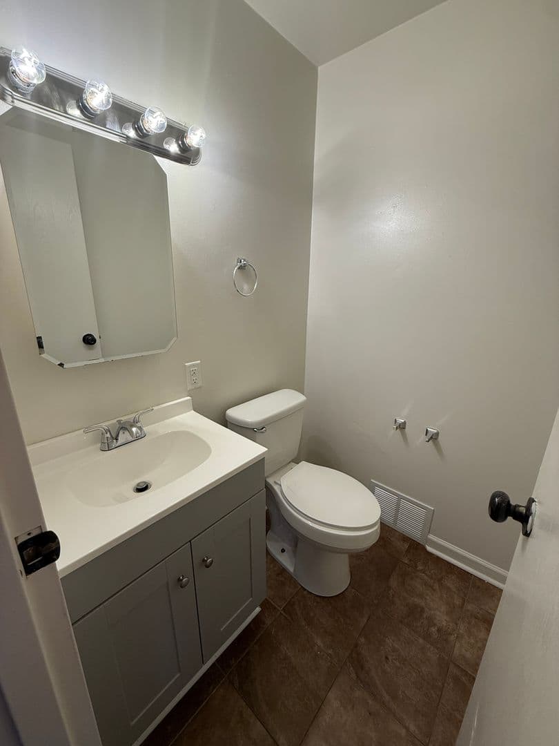 Jackson Apartment: 1430-1446 Longfellow Ave